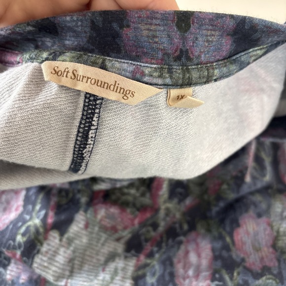 Soft Surroundings Womens Tunic Top Size 1X Dark Floral has pockets long sleeve - Picture 8 of 11